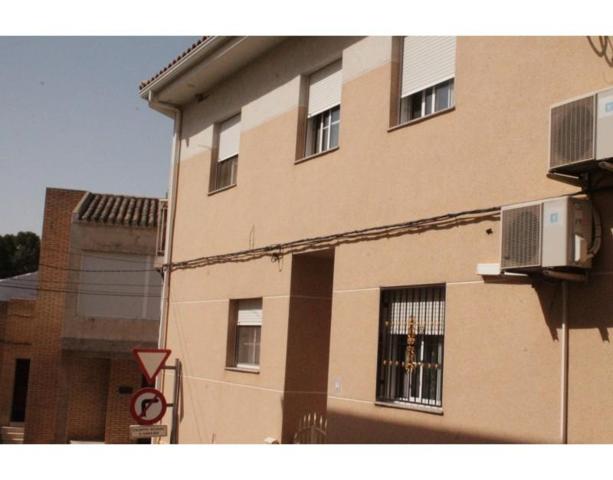 Adosada en venta en Pinoso photo 0