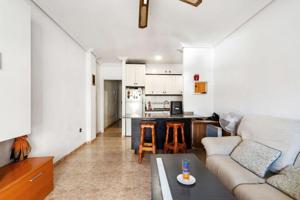 Piso en venta en Torrevieja, Baix Segura photo 0