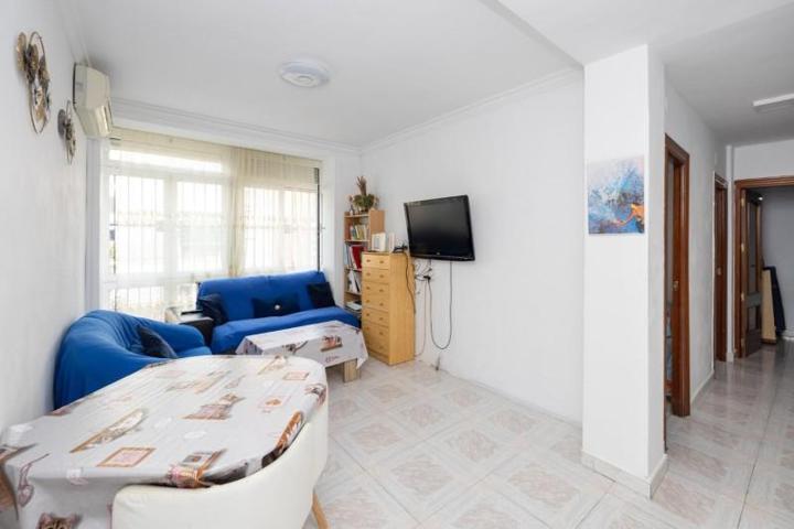 Piso en venta en Granada, Zaidin photo 0