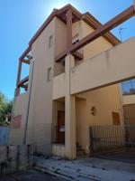 Adosada en venta en Gilet, Gilet photo 0