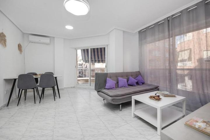 Apartamento en venta en Torrevieja, Playa de los locos photo 0