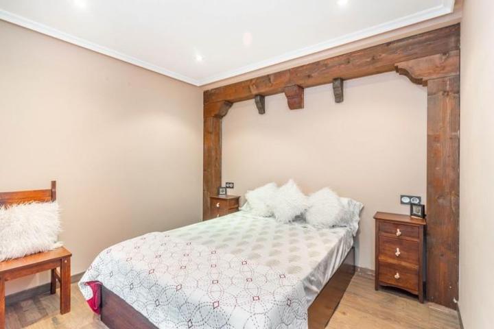 Apartamento en venta en Oviedo, Salesas-Foncalada-Campoamor photo 0