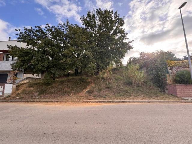 Terreno en venta en La Bisbal d'Empordà photo 0