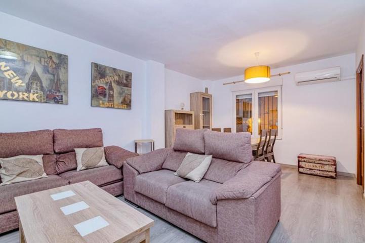 Adosada en venta en Cúllar Vega, Vega de Granada photo 0