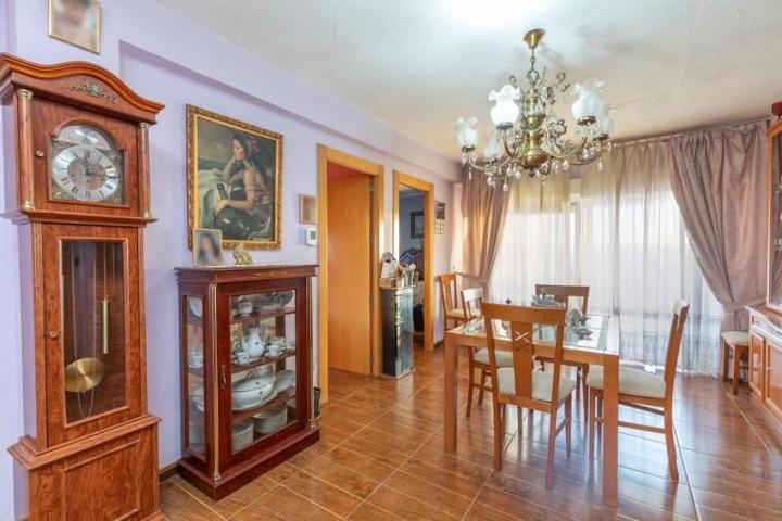 Piso en venta en Granada, La Chana photo 0