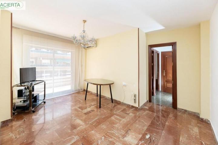 Piso en venta en Granada, Zaidín photo 0