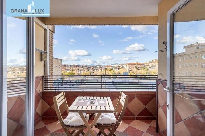 Piso en venta en Granada, Barrio de La Cruz photo 0