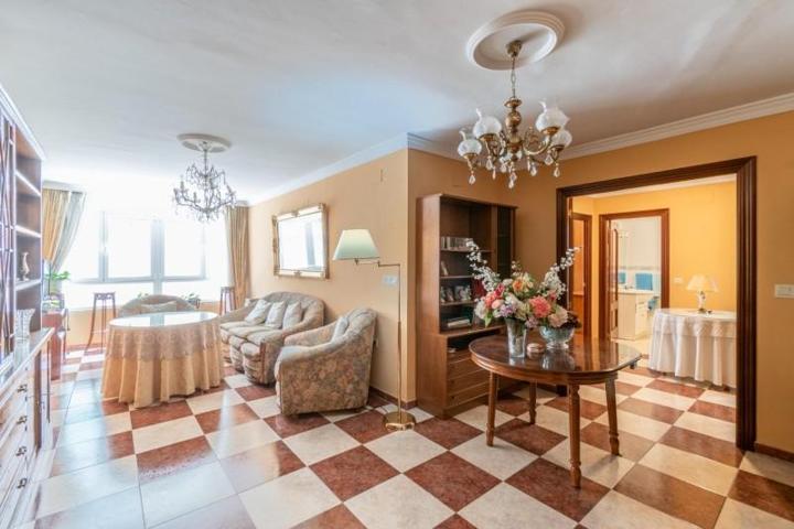 Piso en venta en Granada, Arabial photo 0