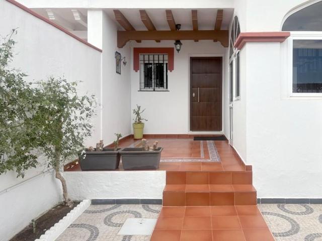 Bungalow en venta en Chiclana de la Frontera, Avenida solano photo 0