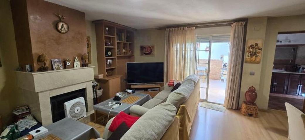 Adosada en venta en Sevilla, Avenida de las Ciencias photo 0