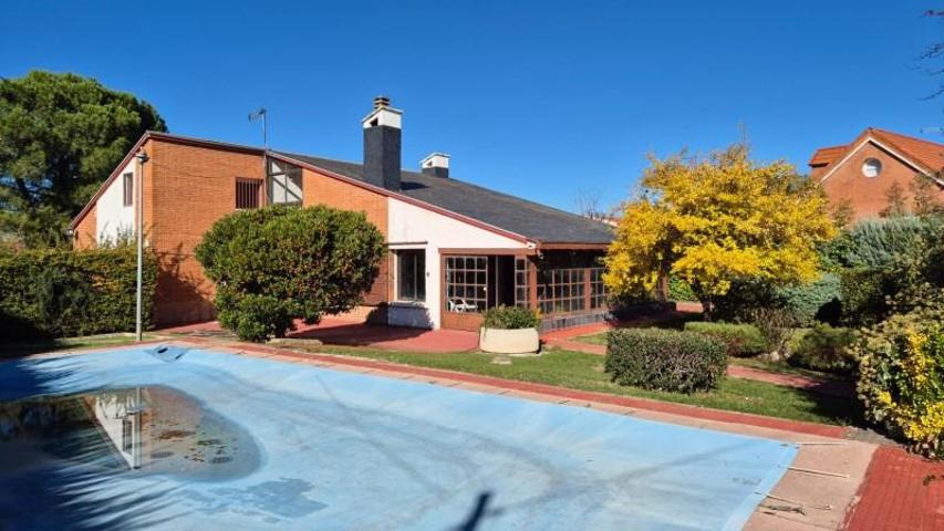 Chalet en venta en Nuevo Baztán, Eurovillas photo 0