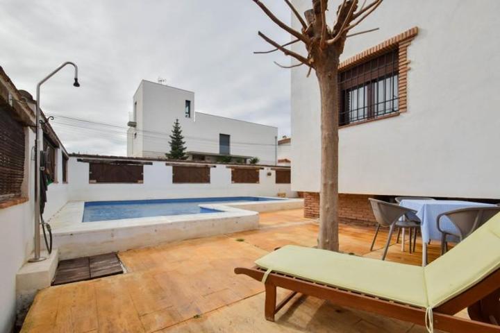 Chalet en venta en Cúllar Vega, Cullar Vega-Urb El ventorrillo photo 0