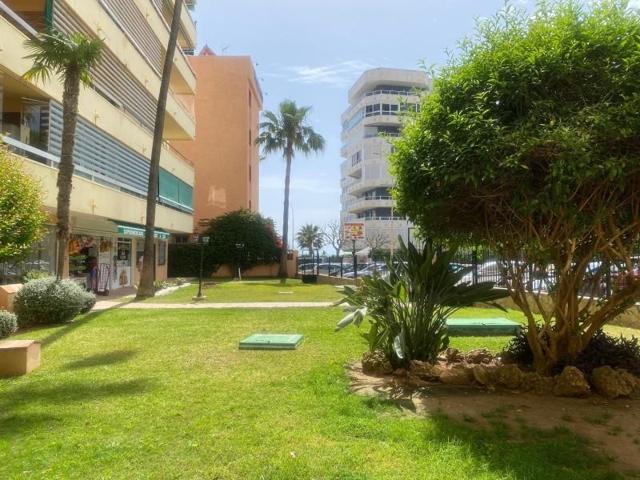 Apartamento en venta en Torremolinos, La Carihuela - Los Nidos photo 0