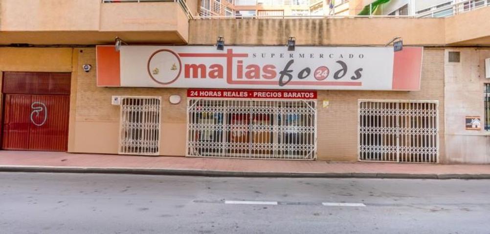 Local comercial en venta en Torrevieja, Torrevieja photo 0