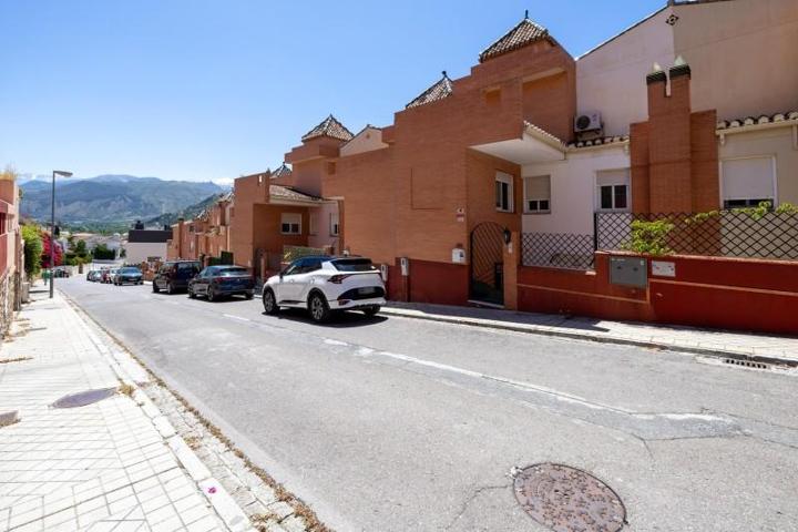 Adosada en venta en Granada, Carretera de la sierra photo 0