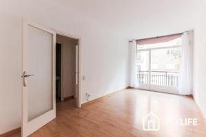 Piso en venta en Barcelona, Carrer de València, 08013 photo 0