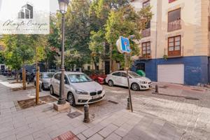 Edificio en venta en Granada, Centro photo 0