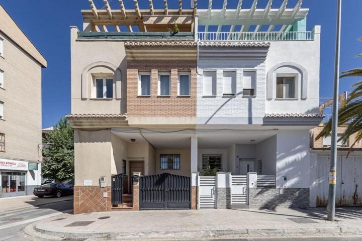 Casa en venta en Granada, Campus de la Salud photo 0