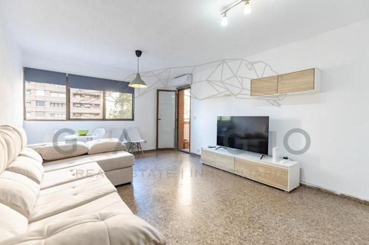 Piso en venta en Valencia, Mestalla photo 0