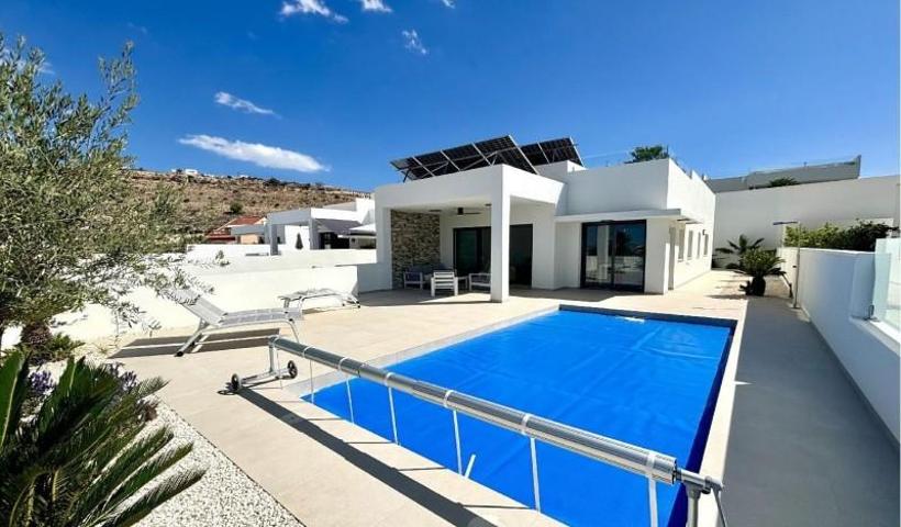 Chalet en venta en Benijofar, Costa blanca sur photo 0