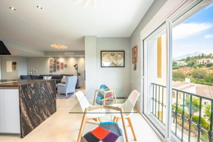 Piso en venta en Benahavís, Benahavis photo 0