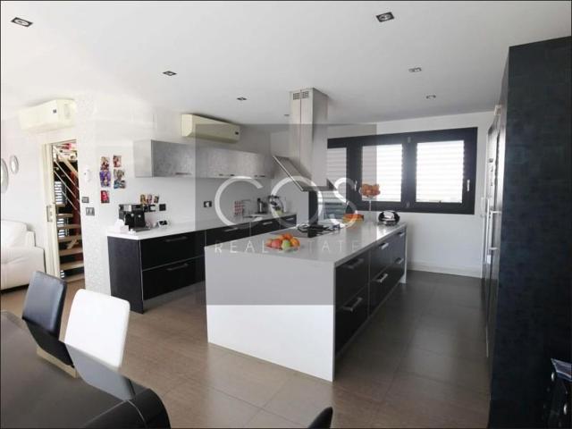 Adosada en venta en Jaén, Bulevar photo 0