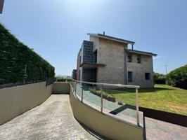 Chalet en venta en Santa Cruz de Bezana photo 0