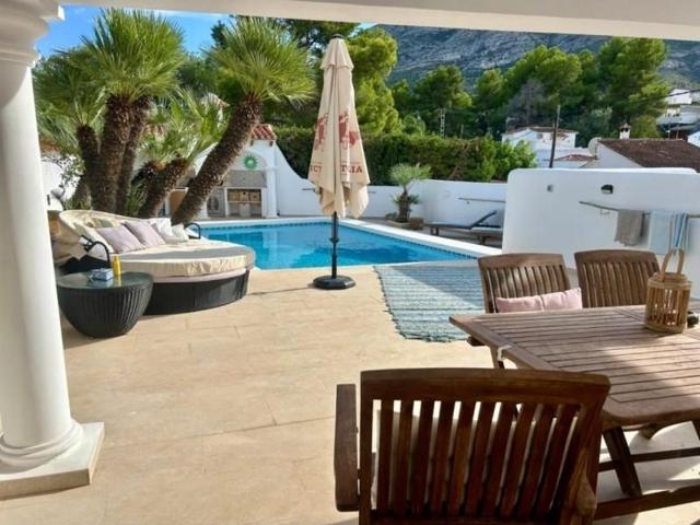 Chalet en venta en Denia photo 0