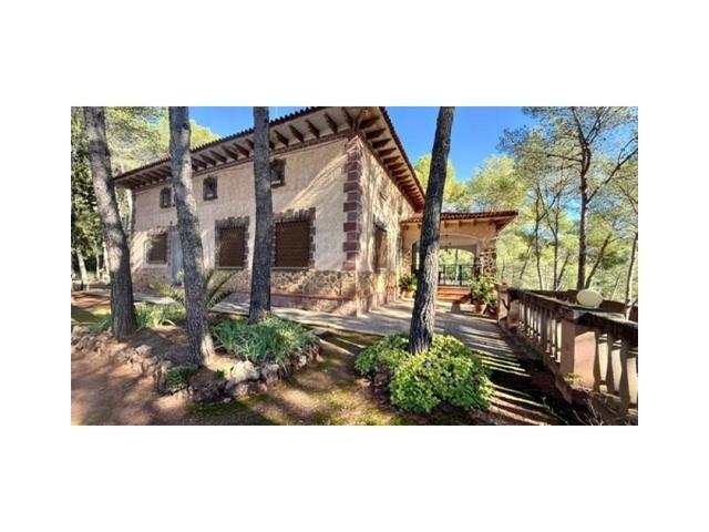 Chalet en venta en Serra photo 0