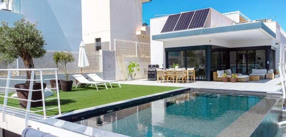 Chalet en venta en San Miguel de Salinas, San Miguel de Salinas photo 0