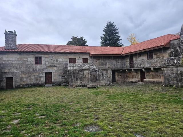 Chalet en venta en Brion, Brión photo 0