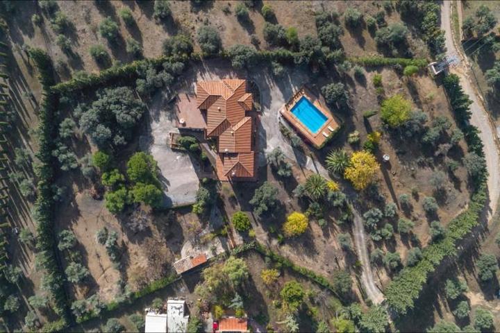 Chalet en venta en Toledo, Los Cigarrales-La Bastida photo 0