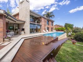 Casa en venta en Cerdanyola del Vallès photo 0