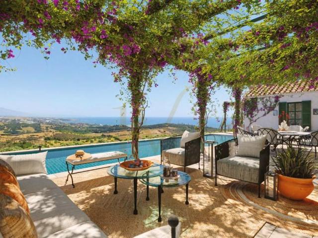 Chalet en venta en Casares photo 0