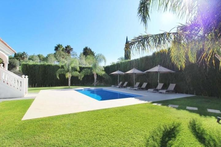 Chalet en venta en Marbella, Marbella photo 0
