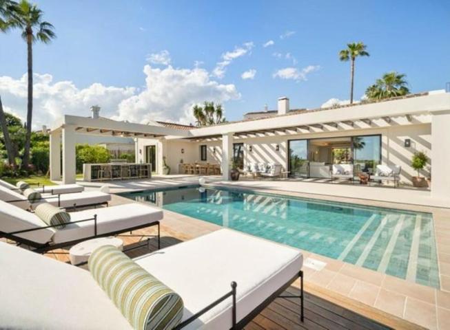 Chalet en venta en Marbella, Nueva Andalucia photo 0