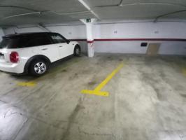 Parking en alquiler en Barcelona, Les Corts photo 0