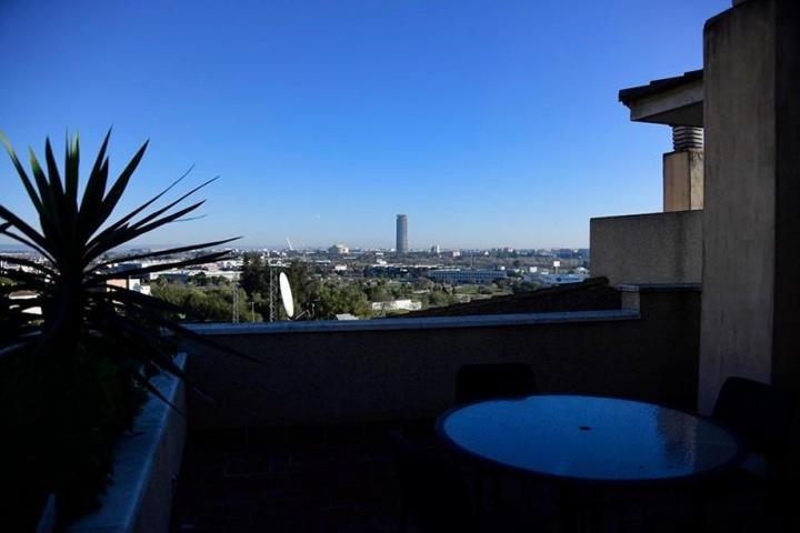 Aticos en alquiler en Tomares, Santa Eufemia photo 0