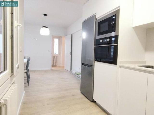 Piso en alquiler en Santiago de Compostela, Ensanche photo 0