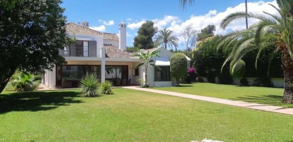 Chalet en alquiler en Marbella, Marbella photo 0