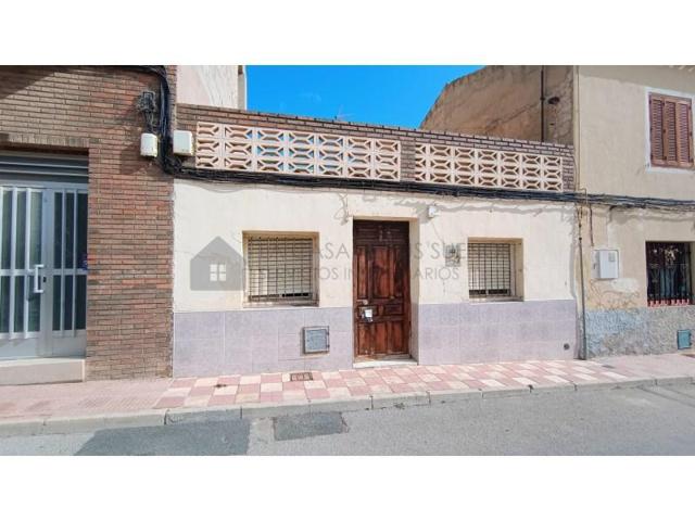 Casa en venta en Sax photo 0