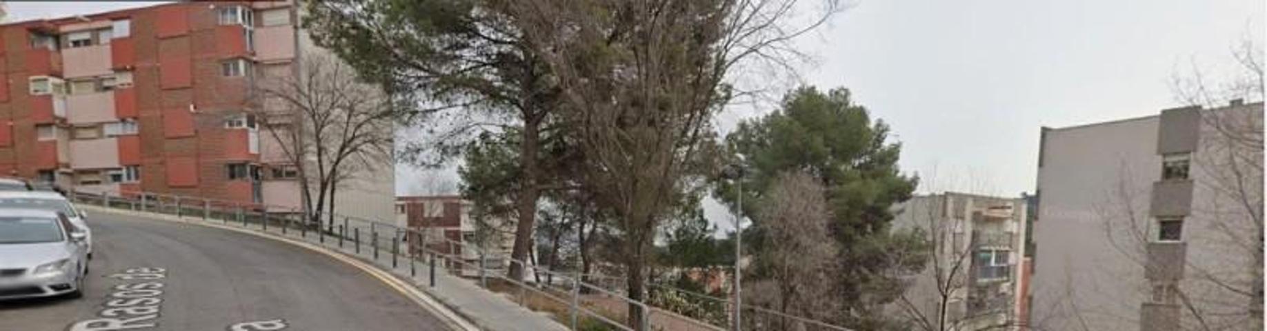 Piso en venta en Barcelona, Ciutat Meridiana photo 0