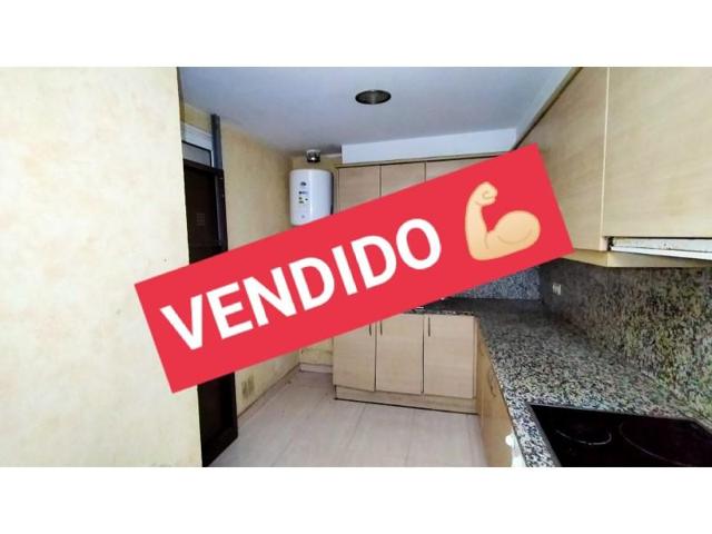 Piso en venta en La Bisbal d'Empordà photo 0