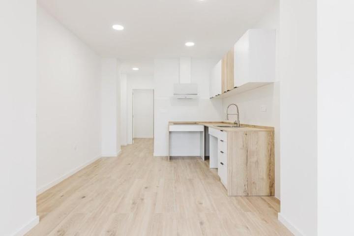 Planta baja en venta en Valencia, Torrefiel photo 0