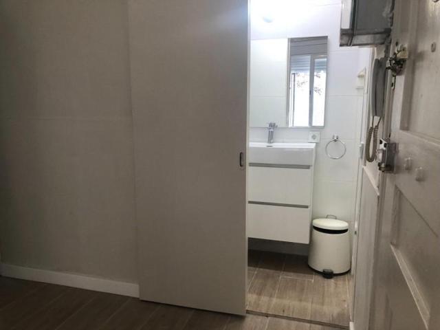 Piso en venta en Barcelona, Sants photo 0