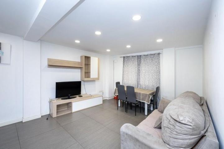 Piso en venta en Granada, Zaidin photo 0