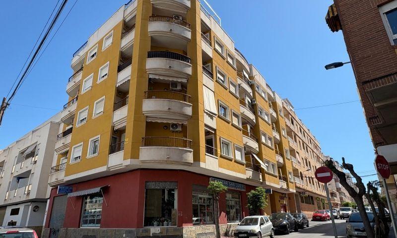 Apartamento en venta en Torrevieja, Centro photo 0