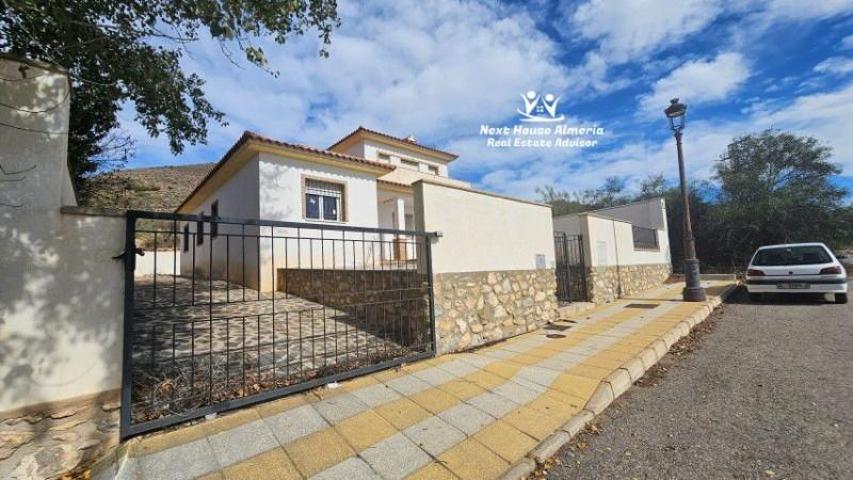 Chalet en venta en Oria, Oria photo 0