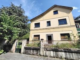 Edificio en venta en Mieres, Caudal photo 0