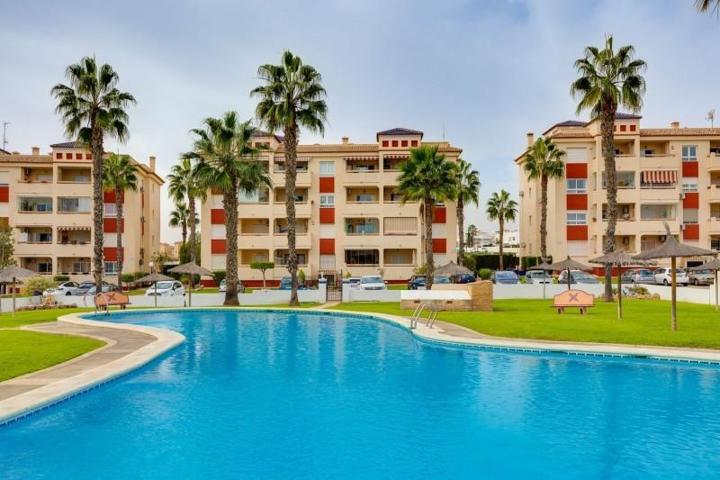 Piso en venta en Orihuela, Baix Segura photo 0